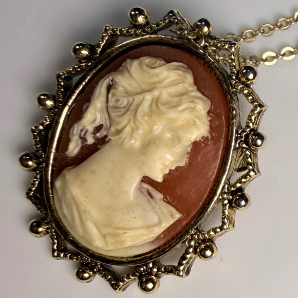 Cameo Brooch/Necklace and Earrings - Picture 12 of 14